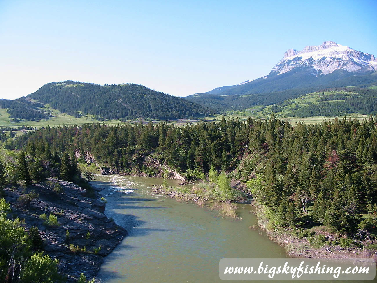 Beautiful Scenery Along the Sun River