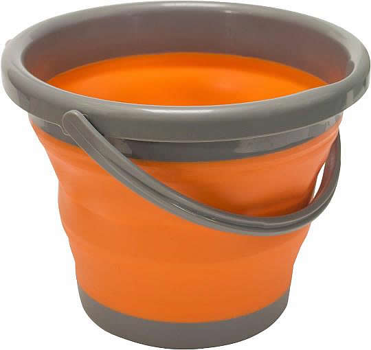 A Guide to the Best Collapsible Buckets for Car Camping and Canoe Camping